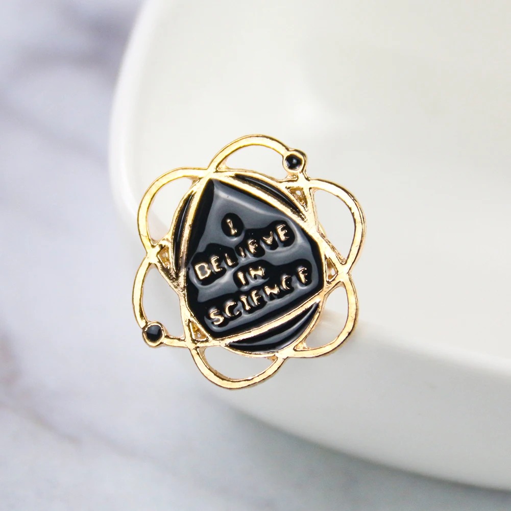 Science Themed Atom Brooch Hun - Science Hunter recension och pris